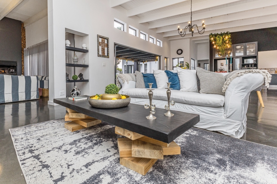 5 Bedroom Property for Sale in Mikro Park Western Cape